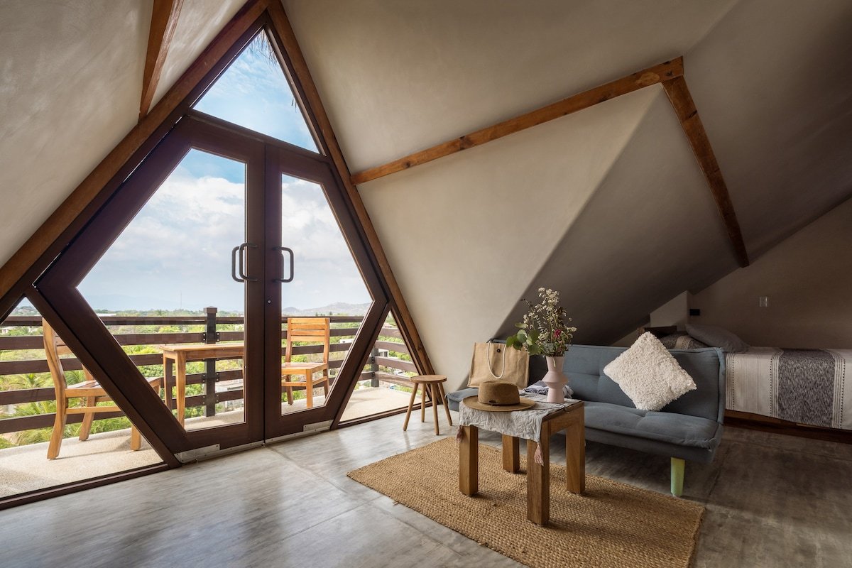 Altavista - Cutest Top Floor with Mountain View | 1 BR 1 BA